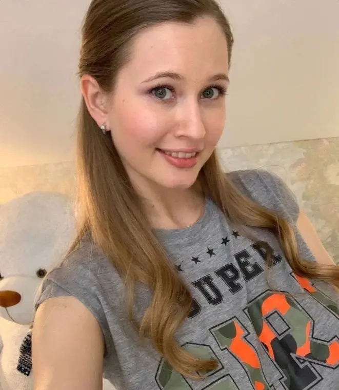 pjohulcm (18) female from US - sexting partner