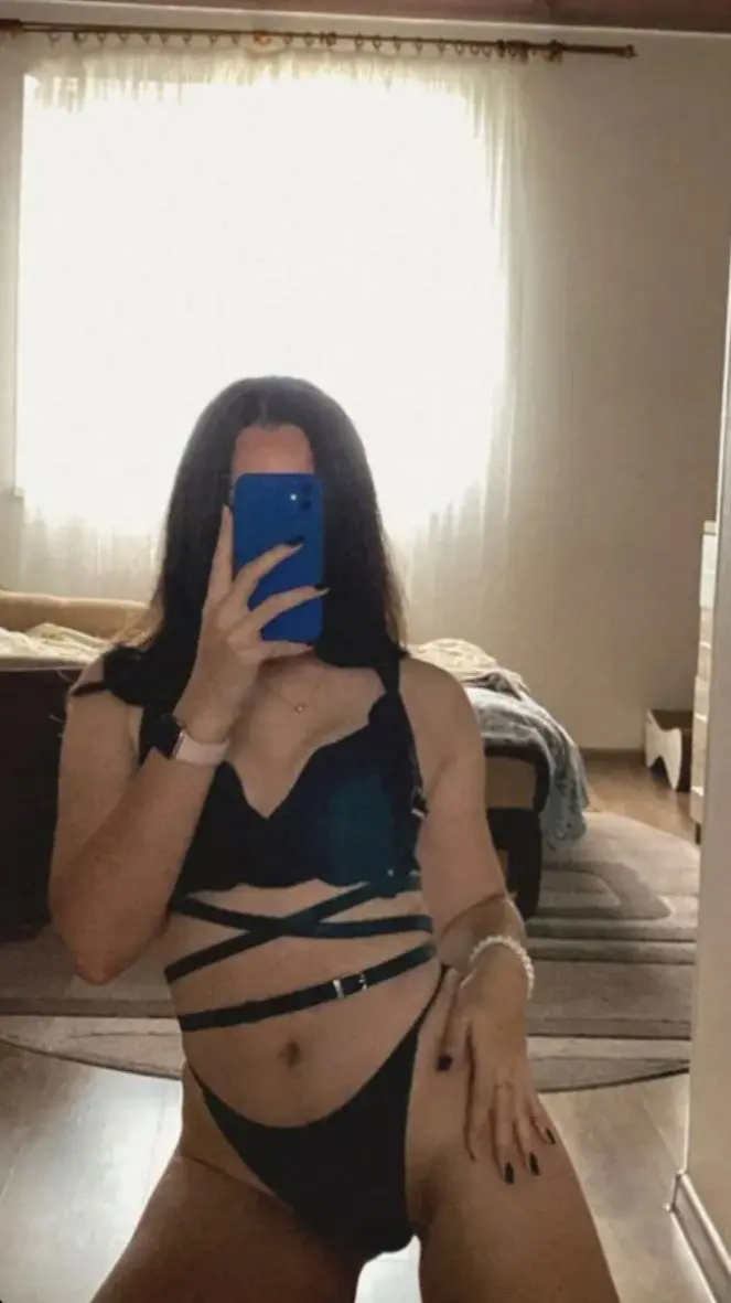 pkgnzgv (22) female from US - sexting partner