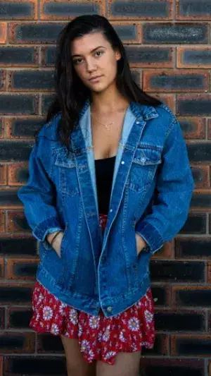 pobate2732 (18) female from GB - sexting partner