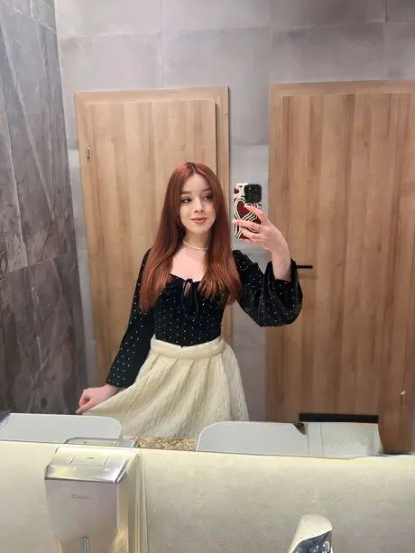 pogeti8476 (18) female from US - sexting partner