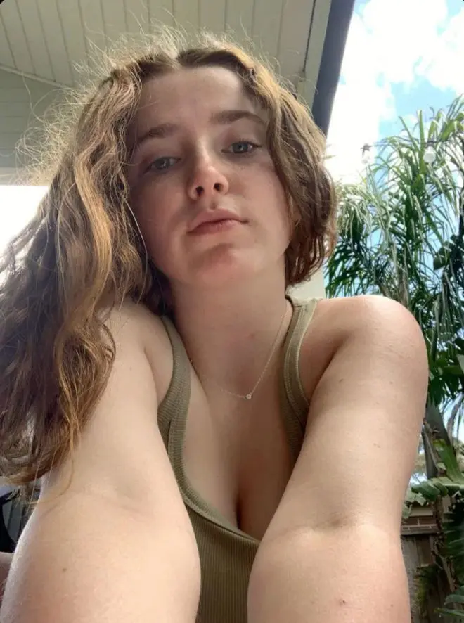 posashj (18) female from US - sexting partner