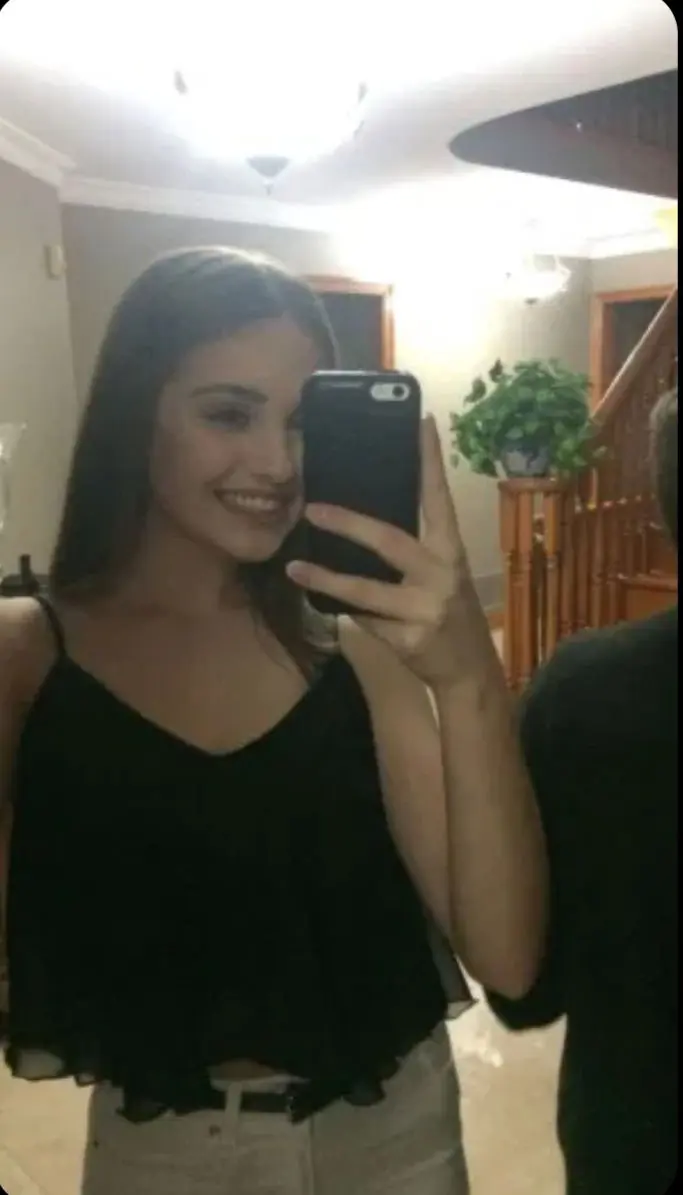 poteser (18) female from US - sexting partner