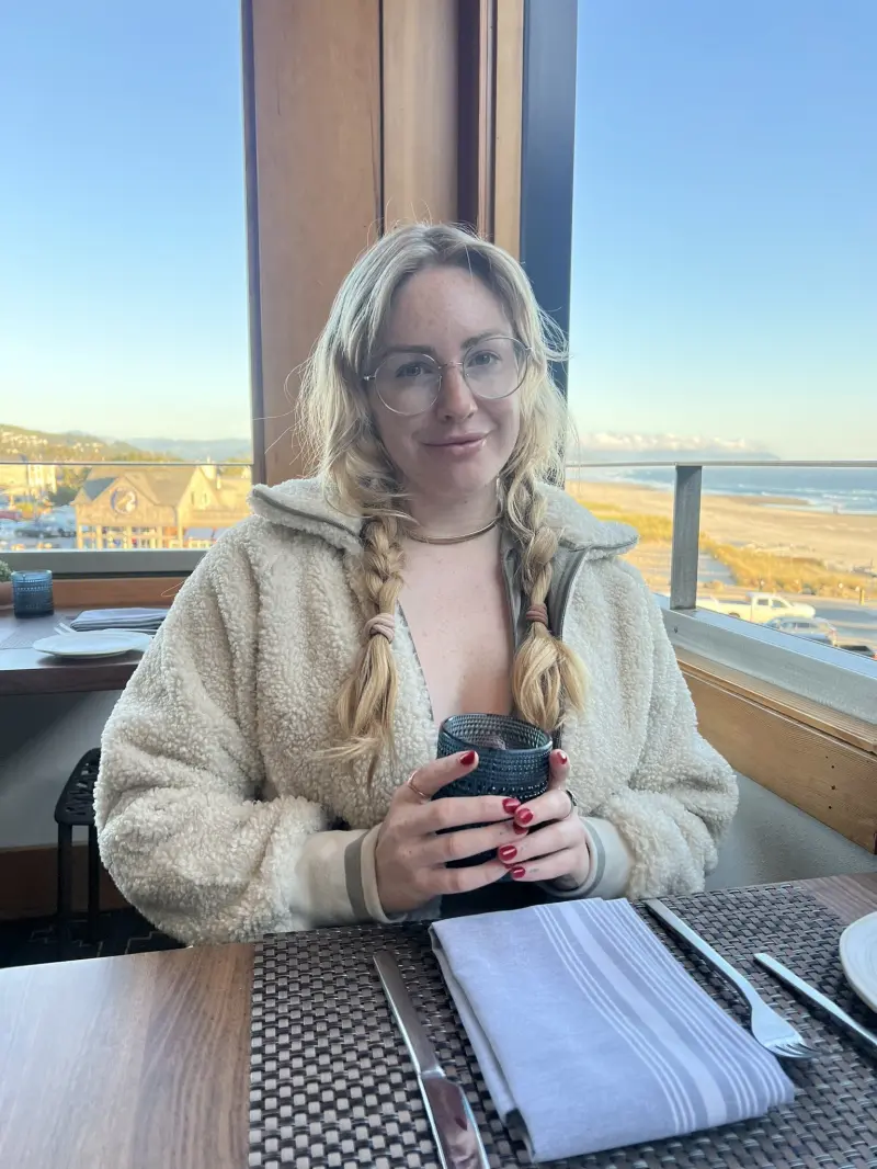 prettykate_000 - 18 years old female from United States sexting partner