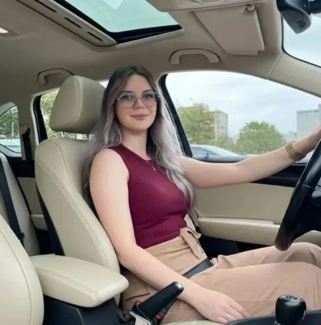 puhikalo (18) female from GB - sexting partner