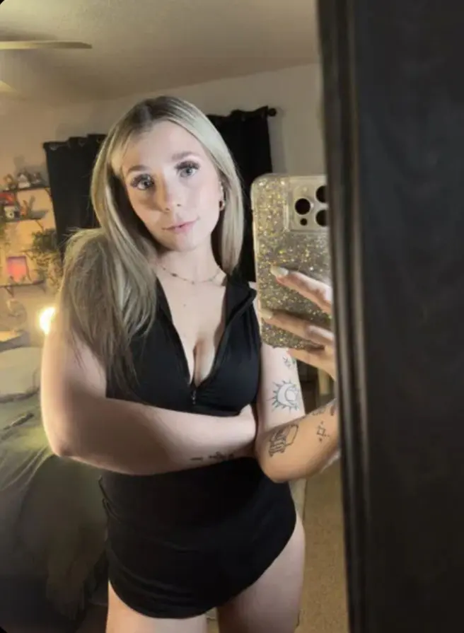 pygysu (22) female from US - sexting partner