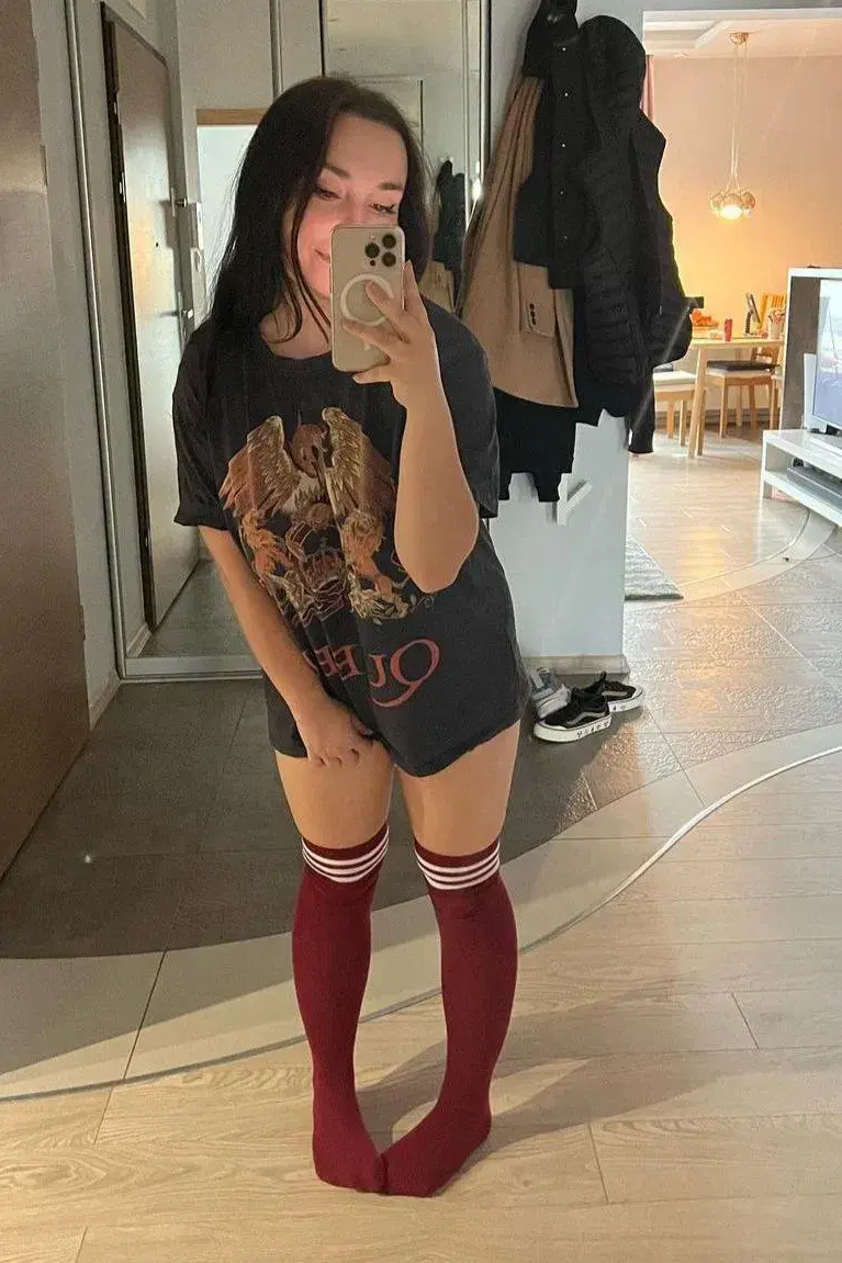 q7qo1i5yjz (18) female from US - sexting partner