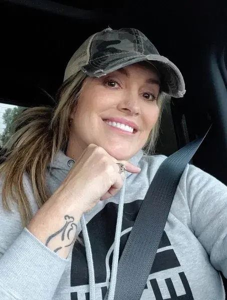 qapuvuno (24) female from GB - sexting partner