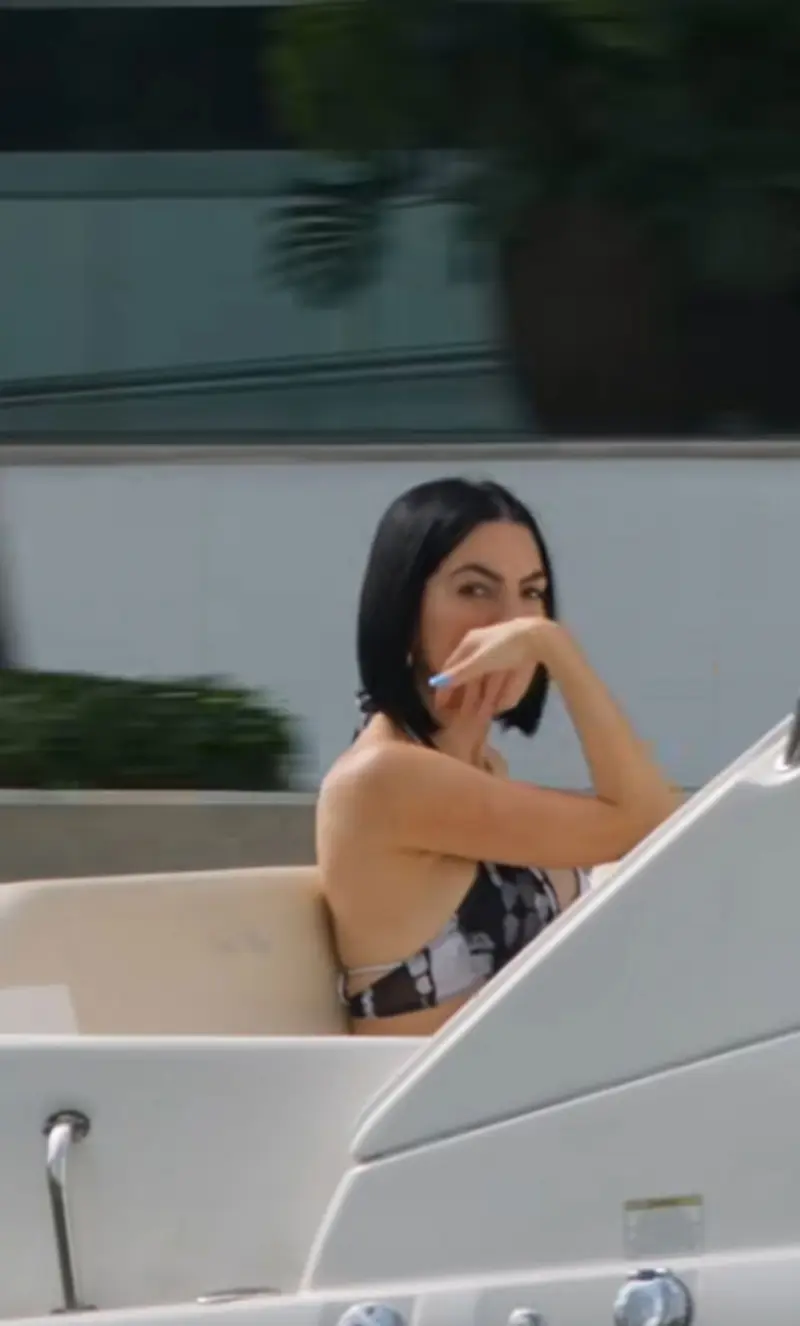 qaxatet (22) female from US - sexting partner