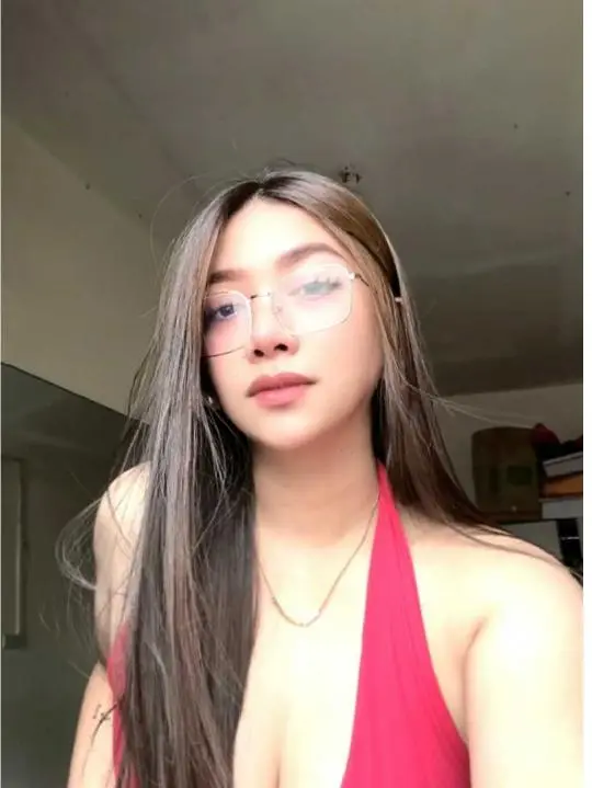 qecebaty (18) female from US - sexting partner