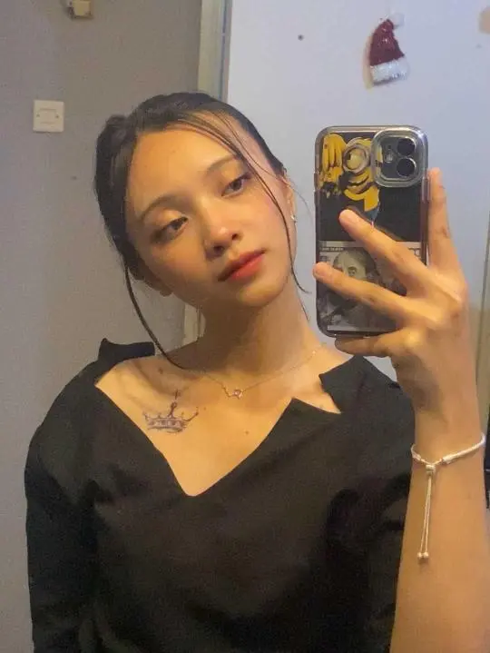 qimosope (18) female from AU - sexting partner