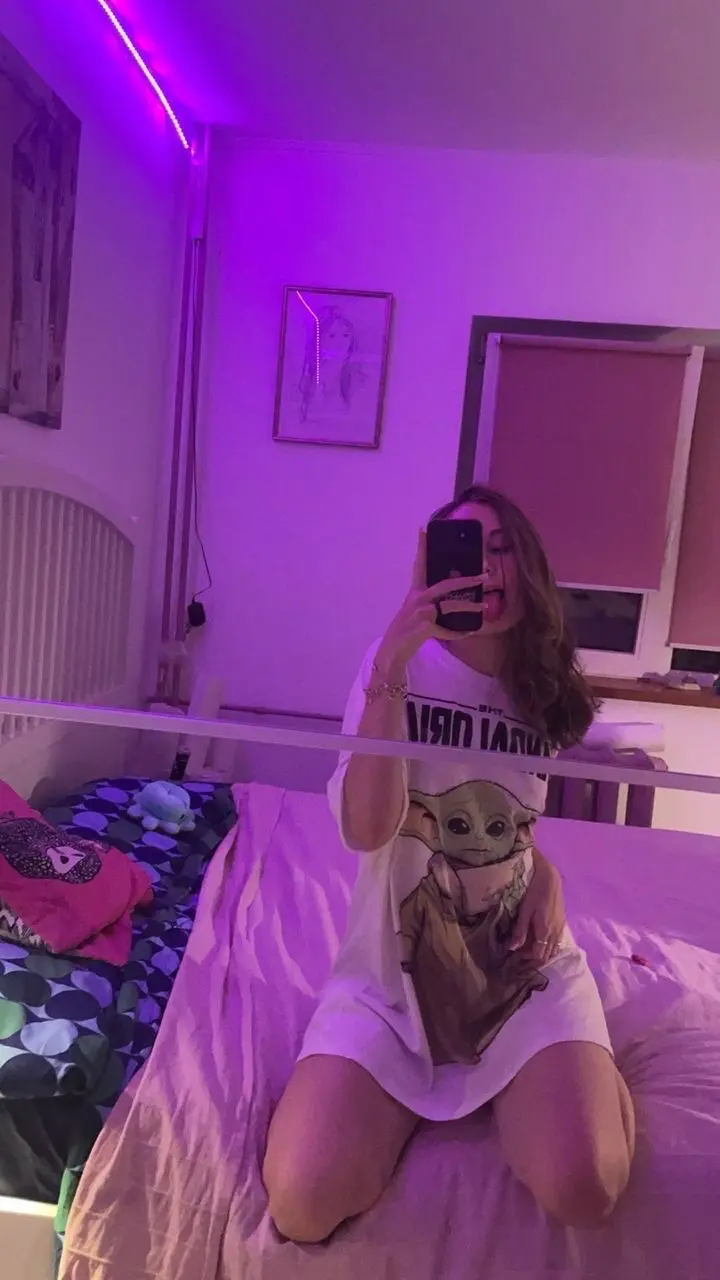 qudjoy (18) female from US - sexting partner