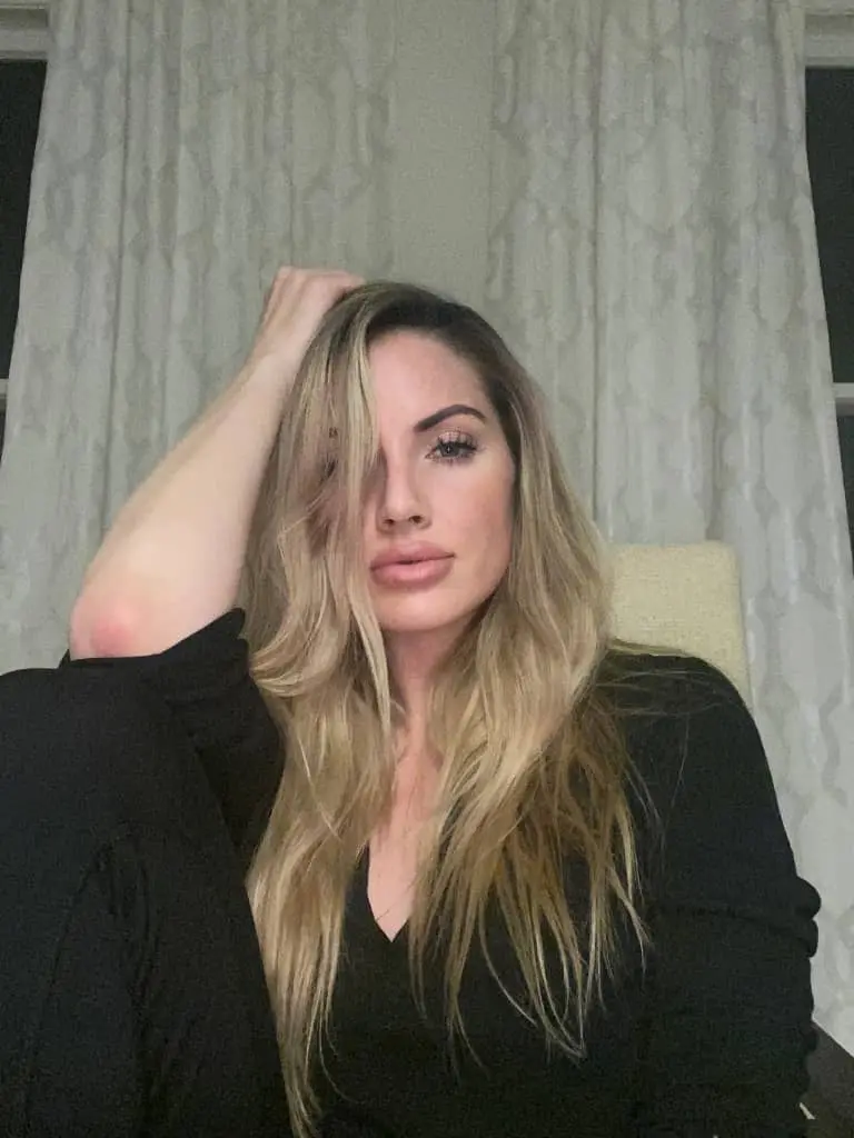 queenbluedars (18) female from US - sexting partner