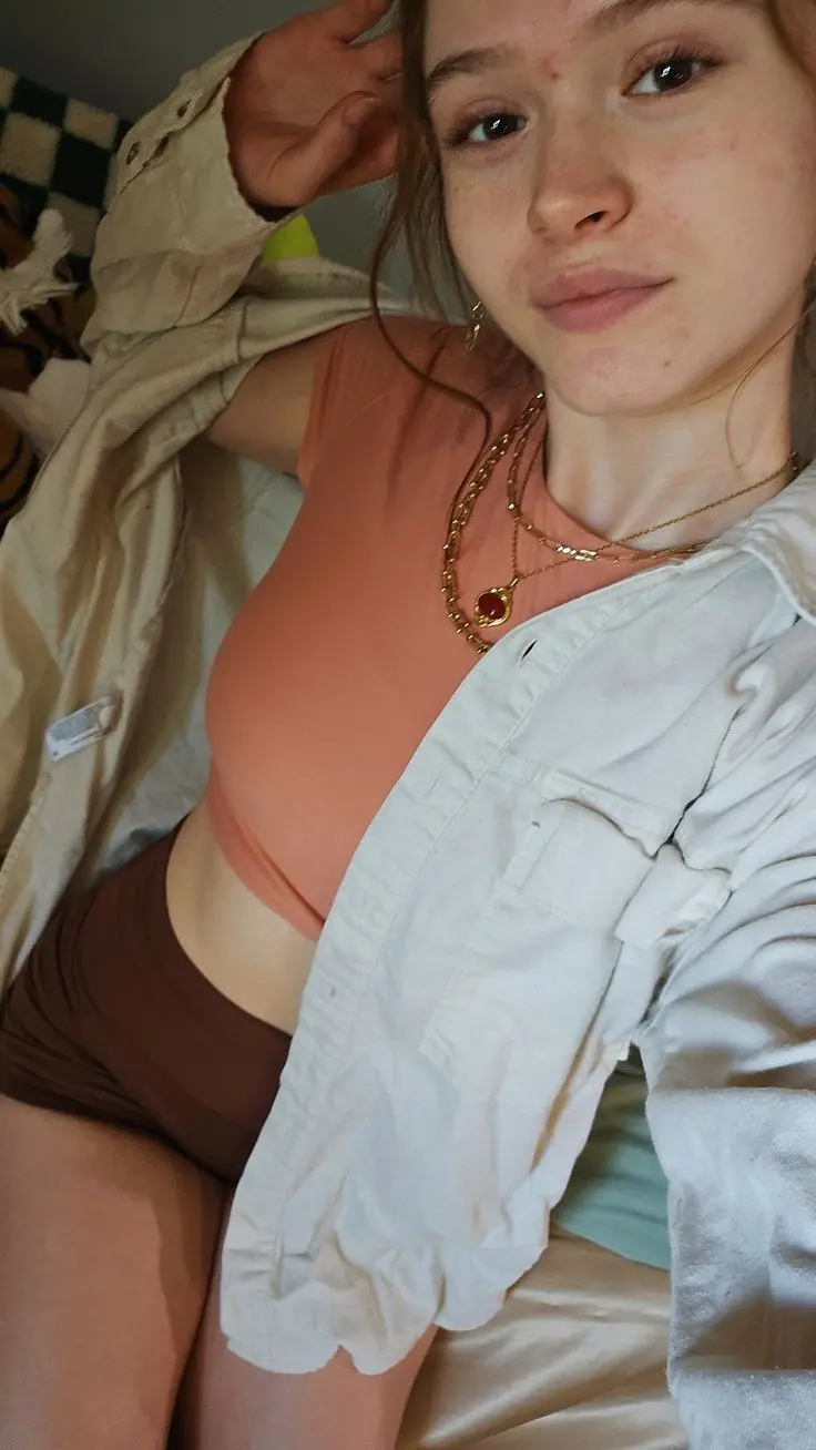 ramede9153 (18) female from AU - sexting partner