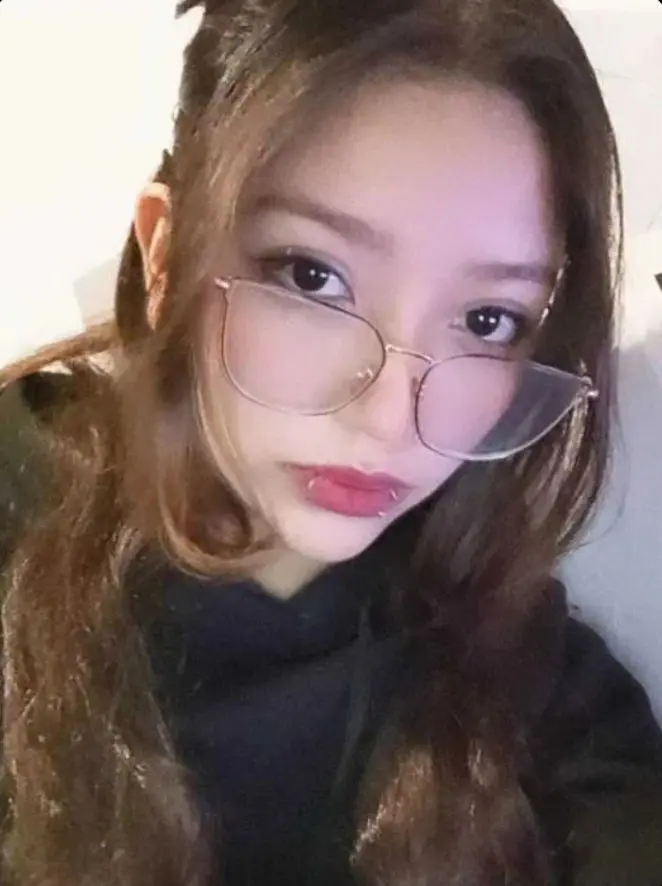 raxijanm (21) female from GB - sexting partner