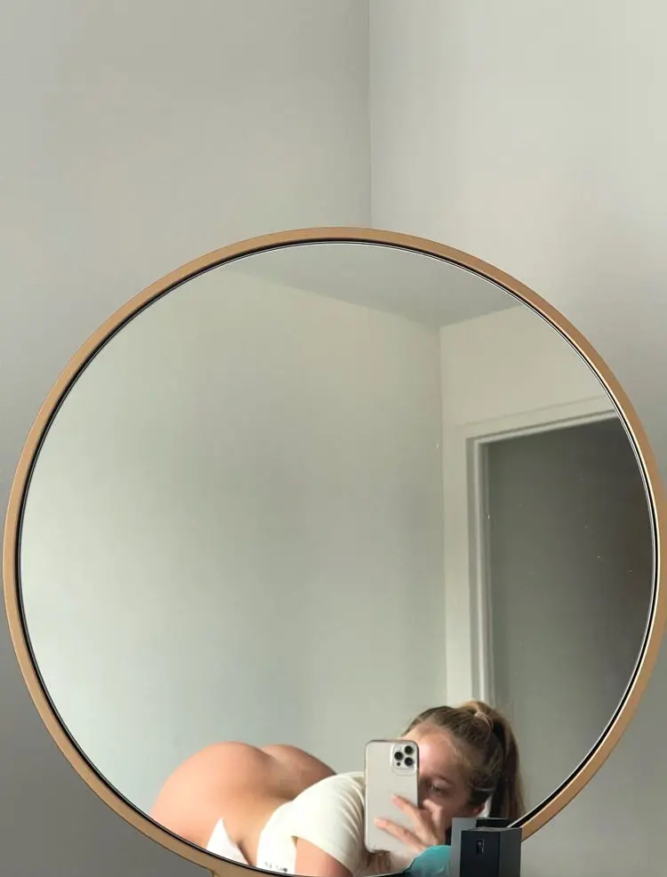 raya_34 (18) female from US - sexting partner