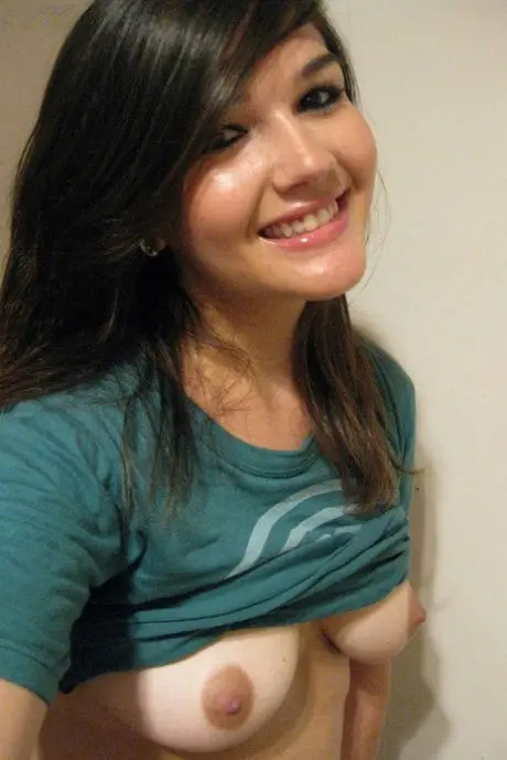 renoyov435 (21) female from ZA - sexting partner