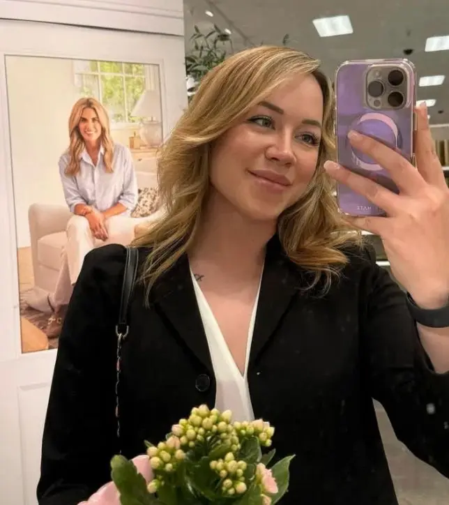 rexevokl (23) female from GB - sexting partner