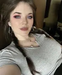 reyav20857 (18) female from US - sexting partner