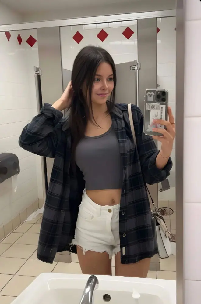 rezyjaqa (22) female from US - sexting partner