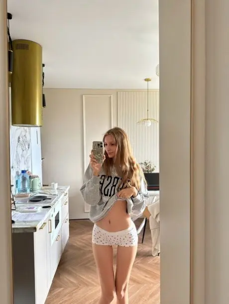 rifef35399 (18) female from GB - sexting partner