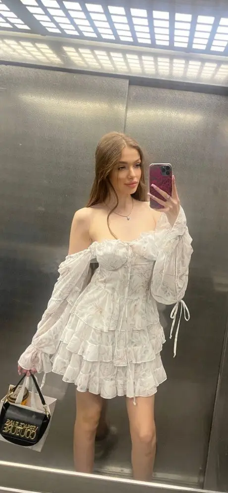 rifeg24080 (23) female from US - sexting partner