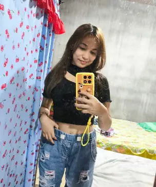 riloci (18) female from DE - sexting partner