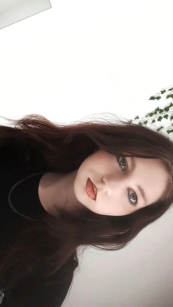 rina (18) female from DE - sexting partner