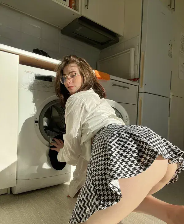 robexe3292 (23) female from AU - sexting partner