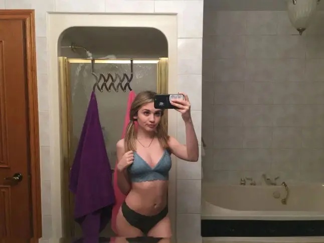 rodyse (21) female from US - sexting partner