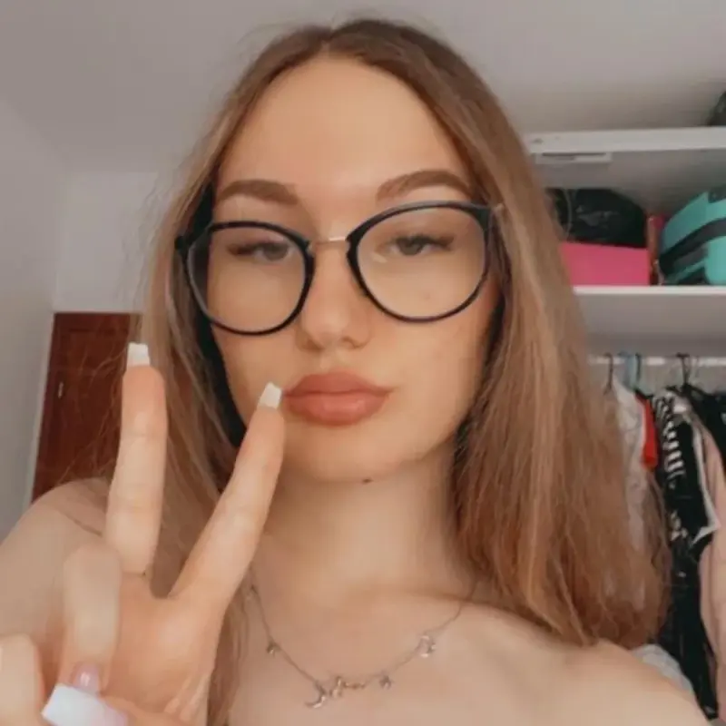 rose55444 (20) female from GB - sexting partner