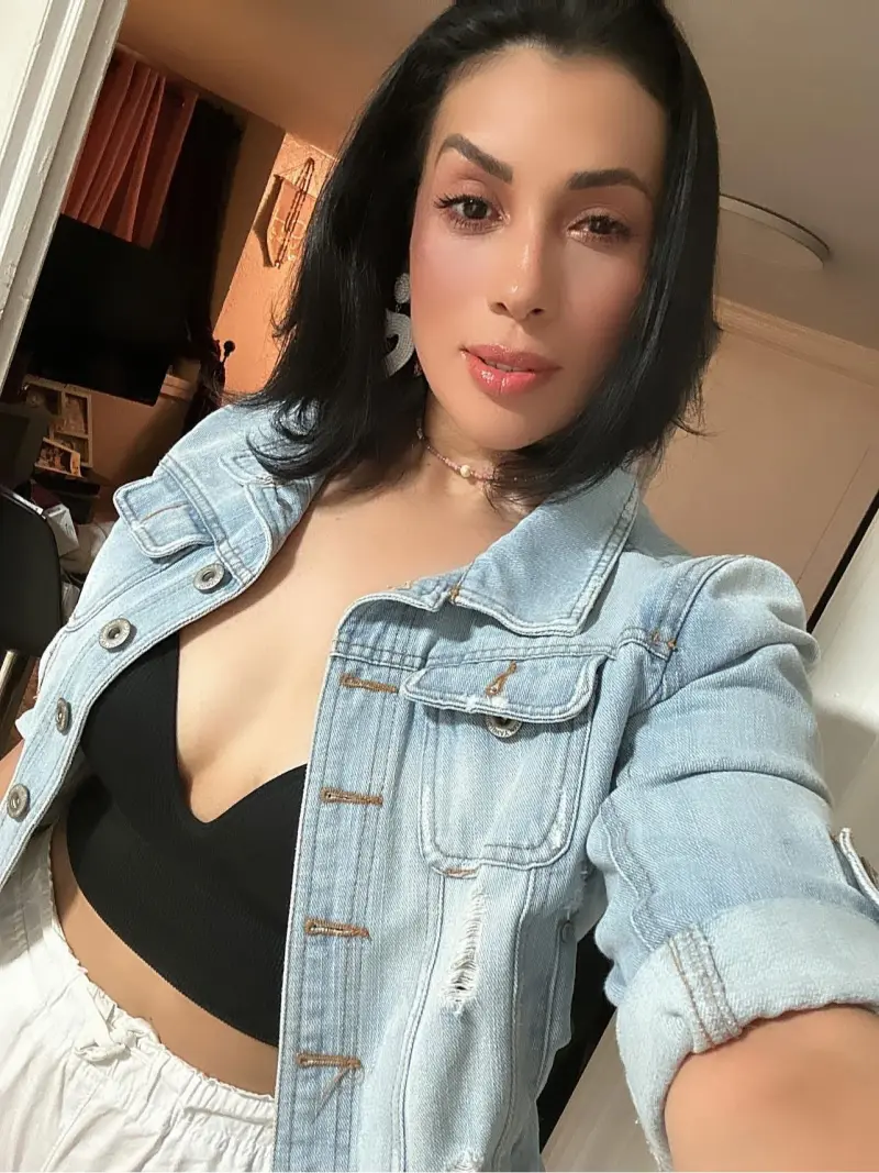 rosebruce (18) female from US - sexting partner