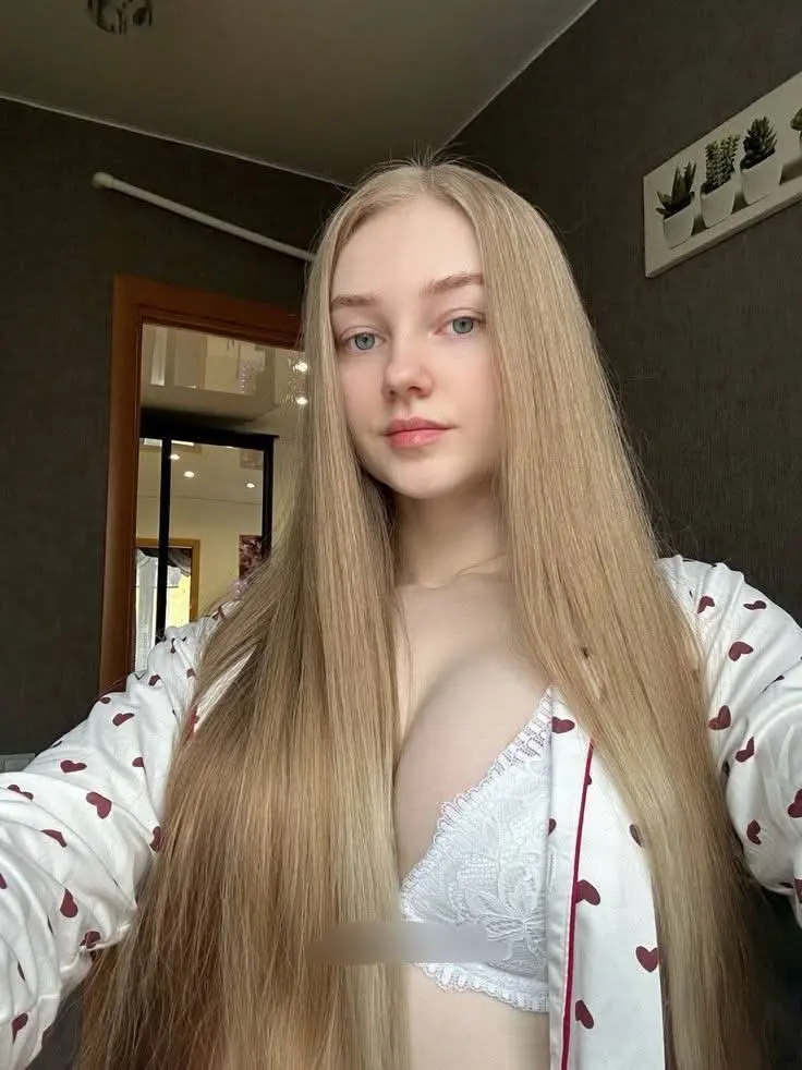 ruquwygu (18) female from CA - sexting partner