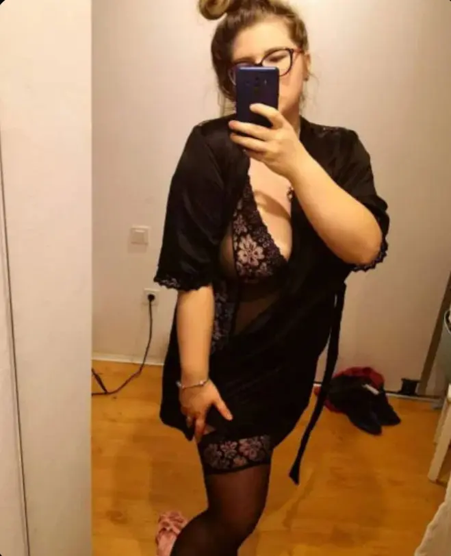 rurydity (18) female from US - sexting partner