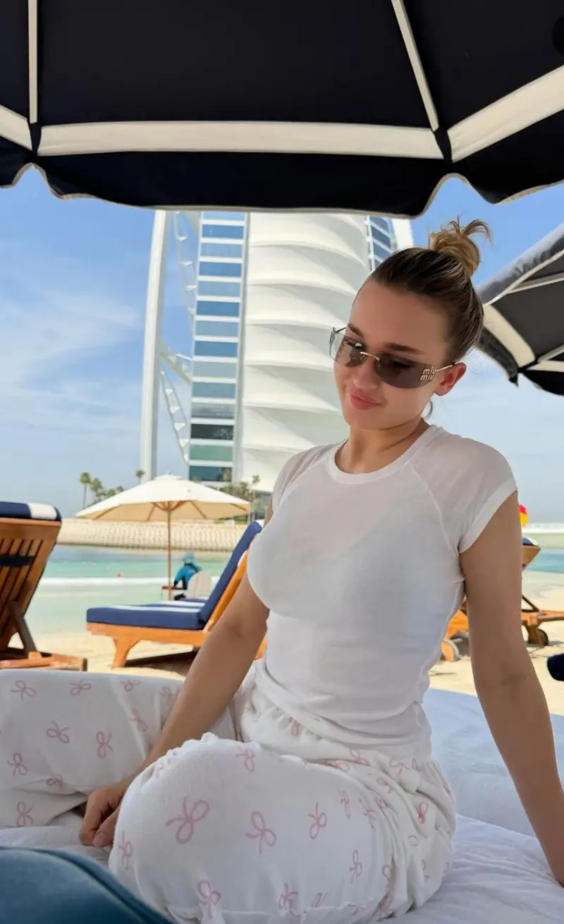 rztdkq (18) female from GB - sexting partner