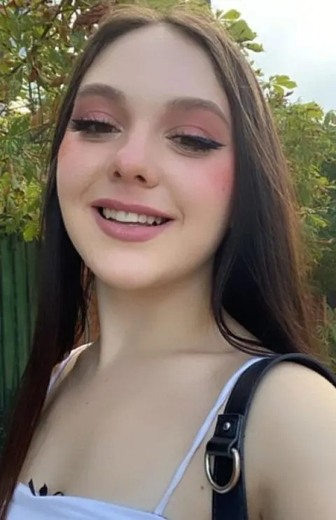 sacix15221 (23) female from US - sexting partner