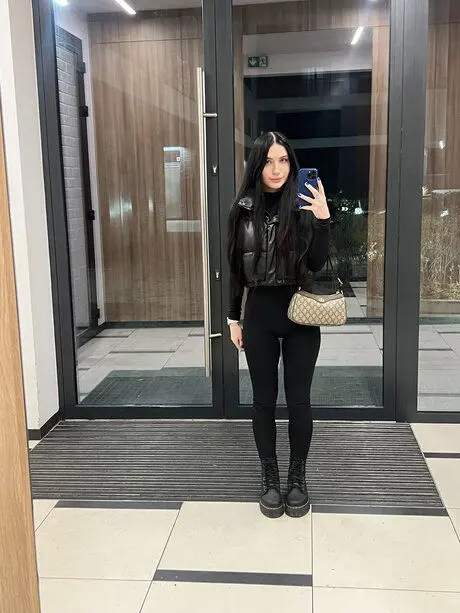 sadadiv871 (22) female from US - sexting partner