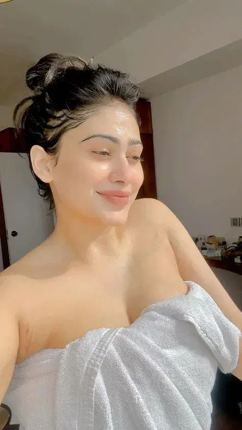 sajihaf324 (18) female from US - sexting partner