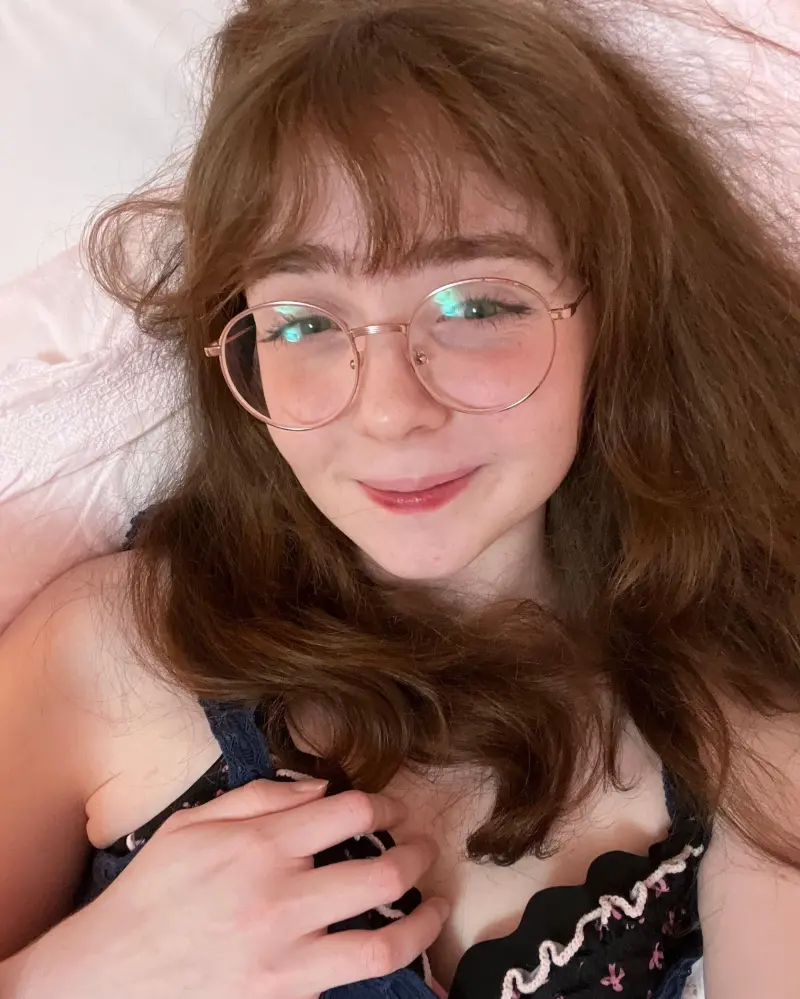 salavo5707 (18) female from US - sexting partner