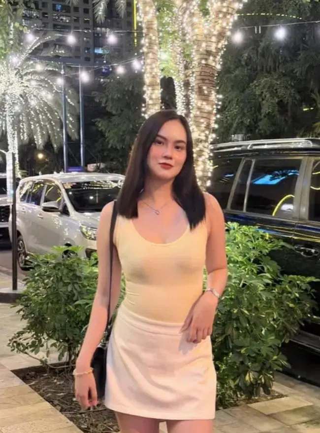 saweye (18) female from GB - sexting partner