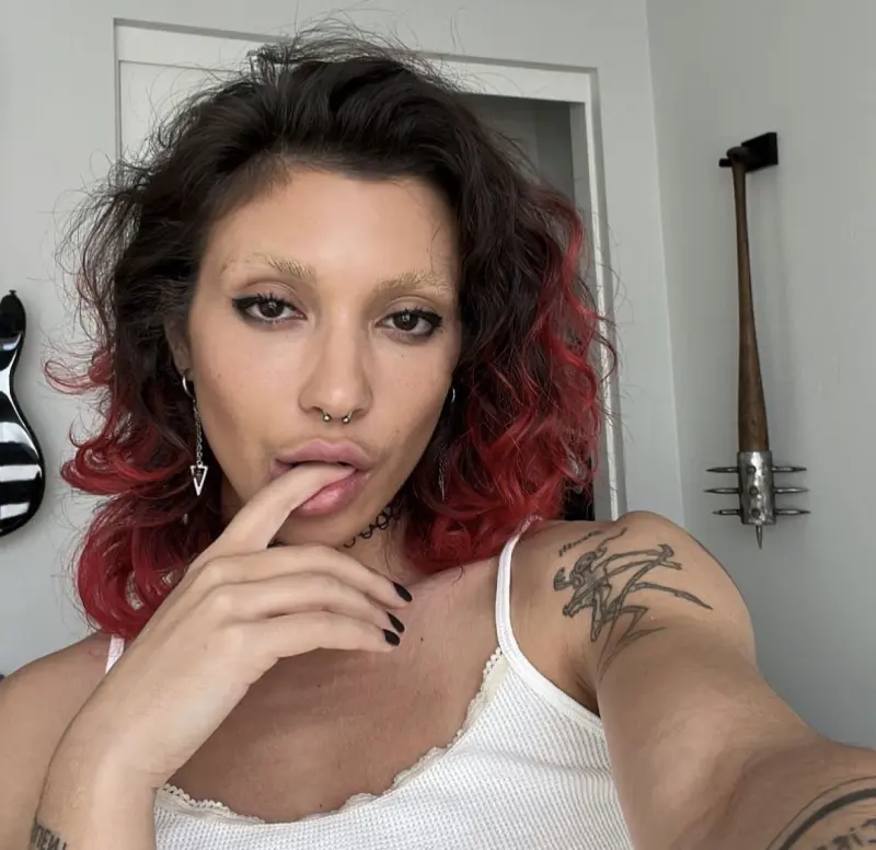 scarlettluna199 (31) female from US - sexting partner