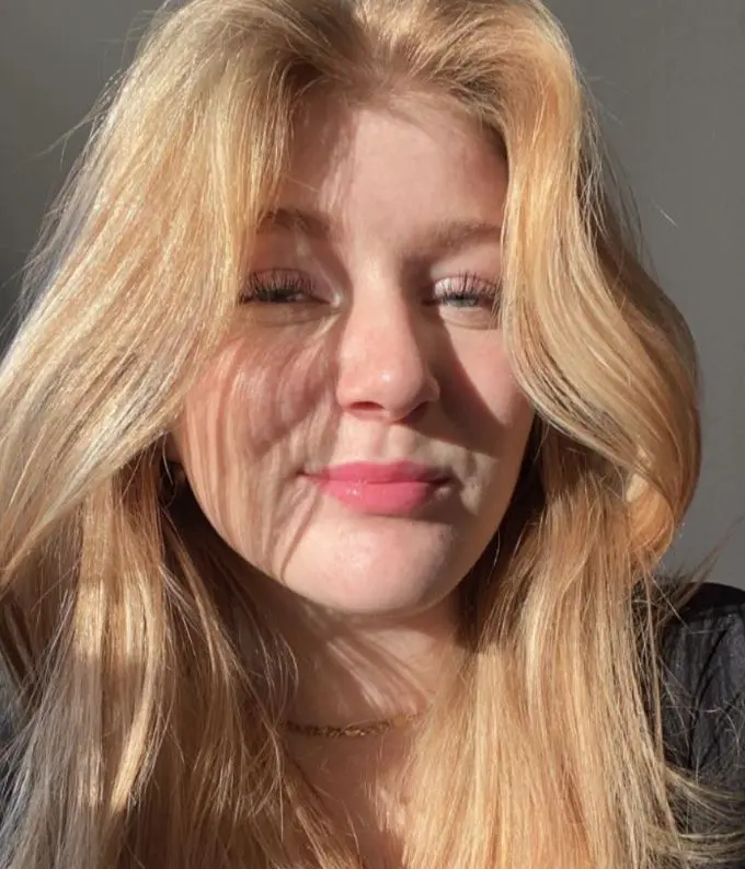 secolile (18) female from GB - sexting partner