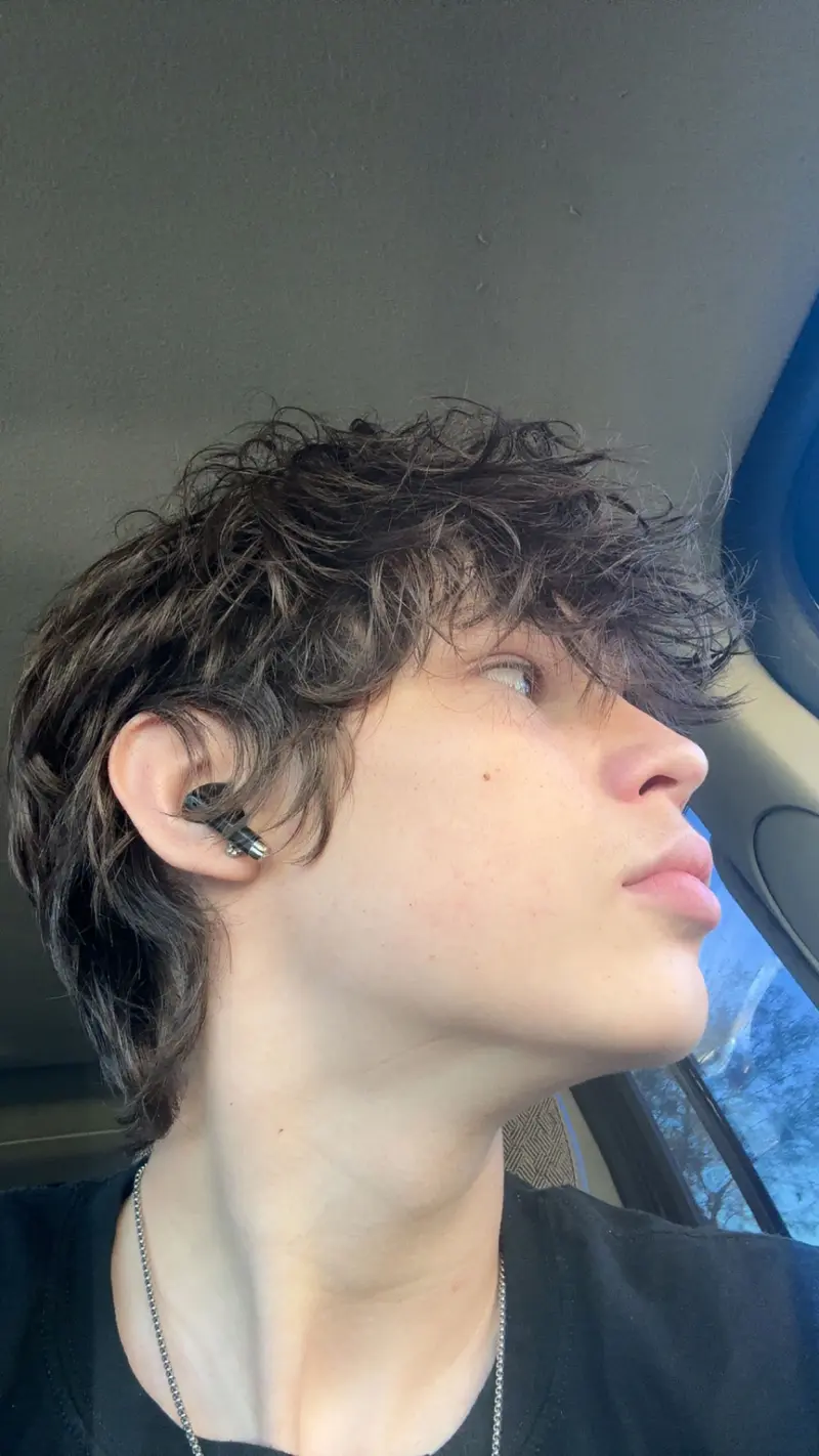 secondthirdacc79 (18) male from US - sexting partner