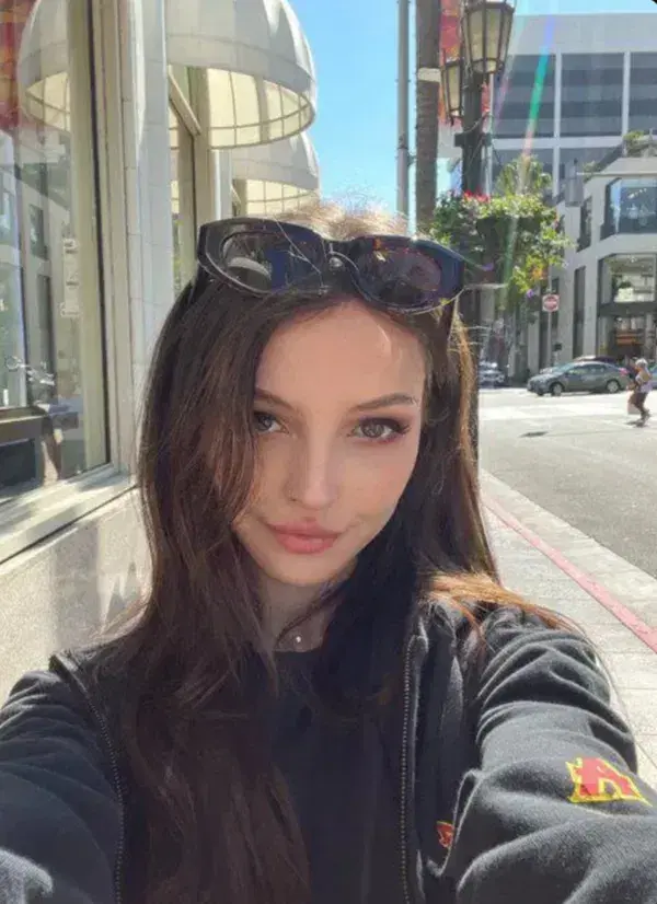 senakaj212 (22) female from US - sexting partner