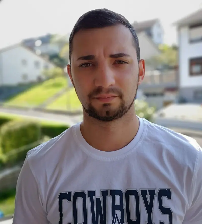 senolsanches (18) male from DE - sexting partner