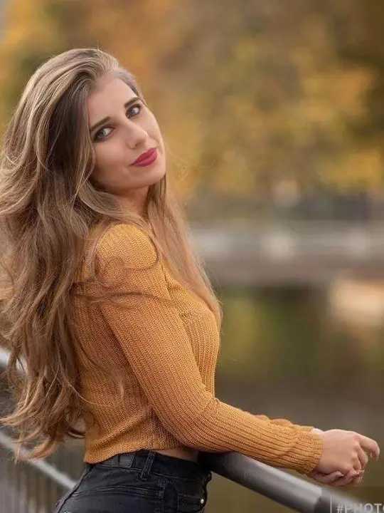 sevuza (18) female from CH - sexting partner