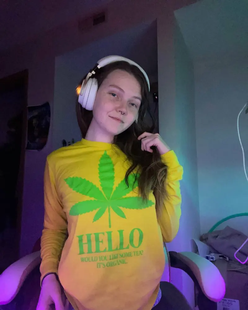 sexiti2913 (22) female from US - sexting partner