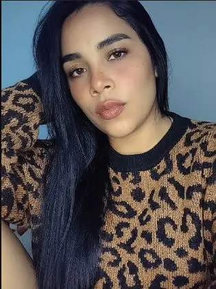 simiqu (18) female from GB - sexting partner