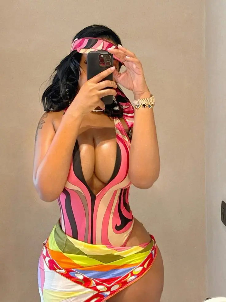 sirmugkey (18) female from US - sexting partner