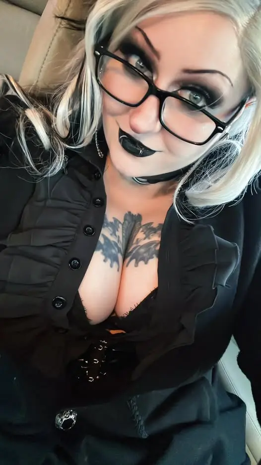 sitib10301 (25) female from UA - sexting partner