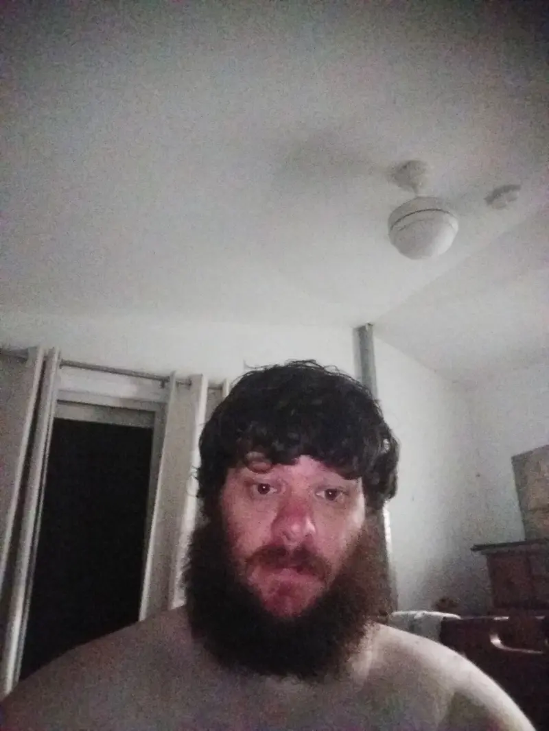 skydaddy468 (18) male from AU - sexting partner